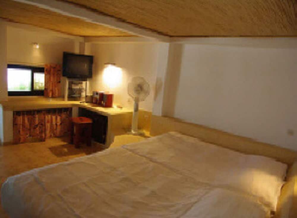 Suite, 1 King Bed photo 2