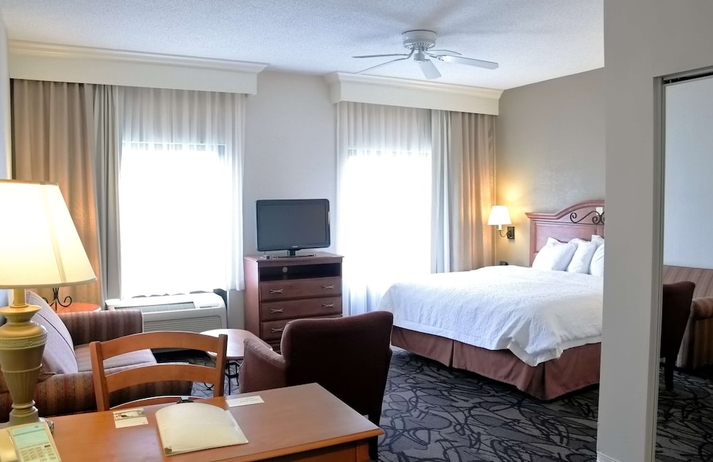Room, 1 King Bed, Accessible - Photo 2