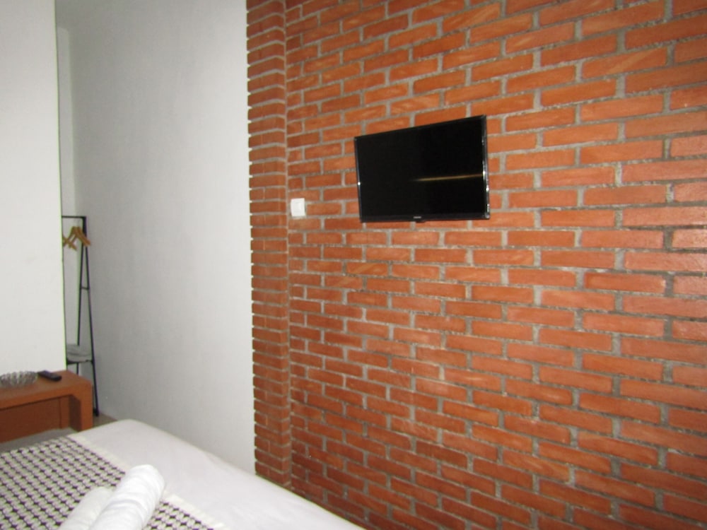 Standard Fan Room - Photo 10
