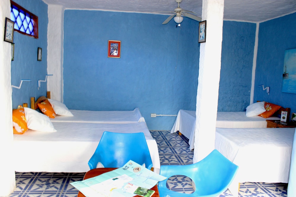 Quadruple Room (4 Twin Beds) photo 3