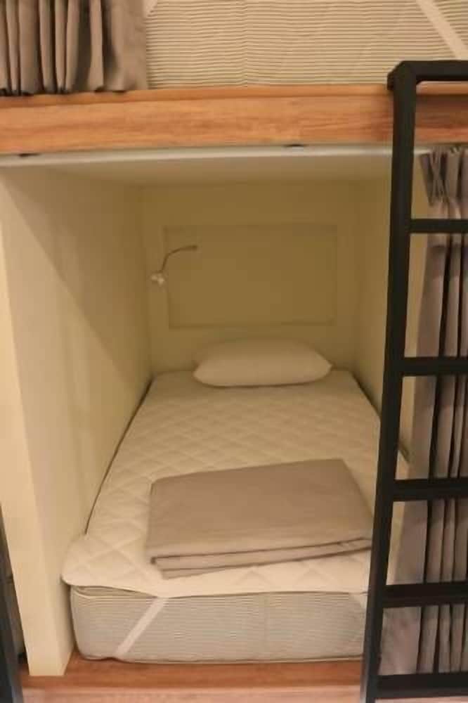 Shared Dormitory, Women only, Shared Bathroom photo 2