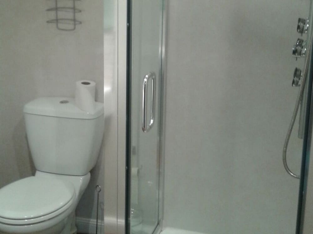 Classic Double Room, Ensuite photo 2