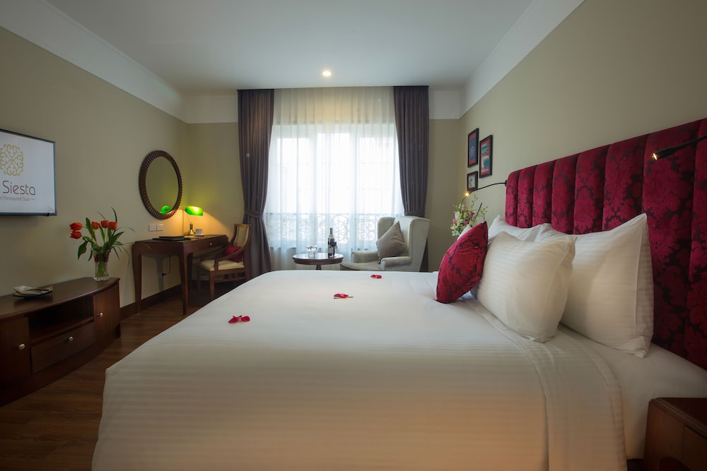 Deluxe Room thumbnail 6