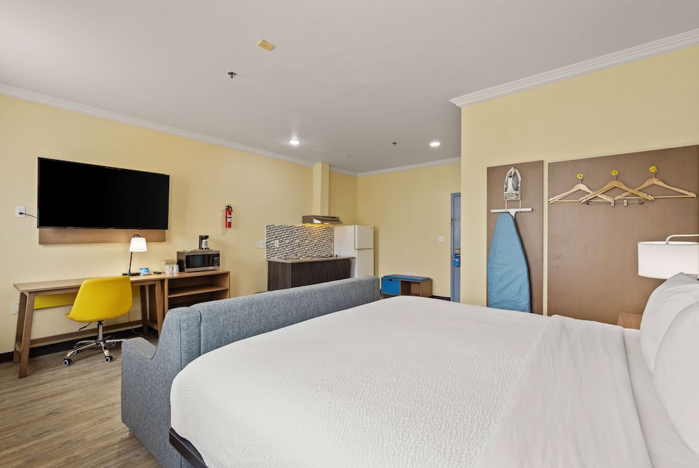 Suite, 1 King Bed, Non Smoking - Photo 6