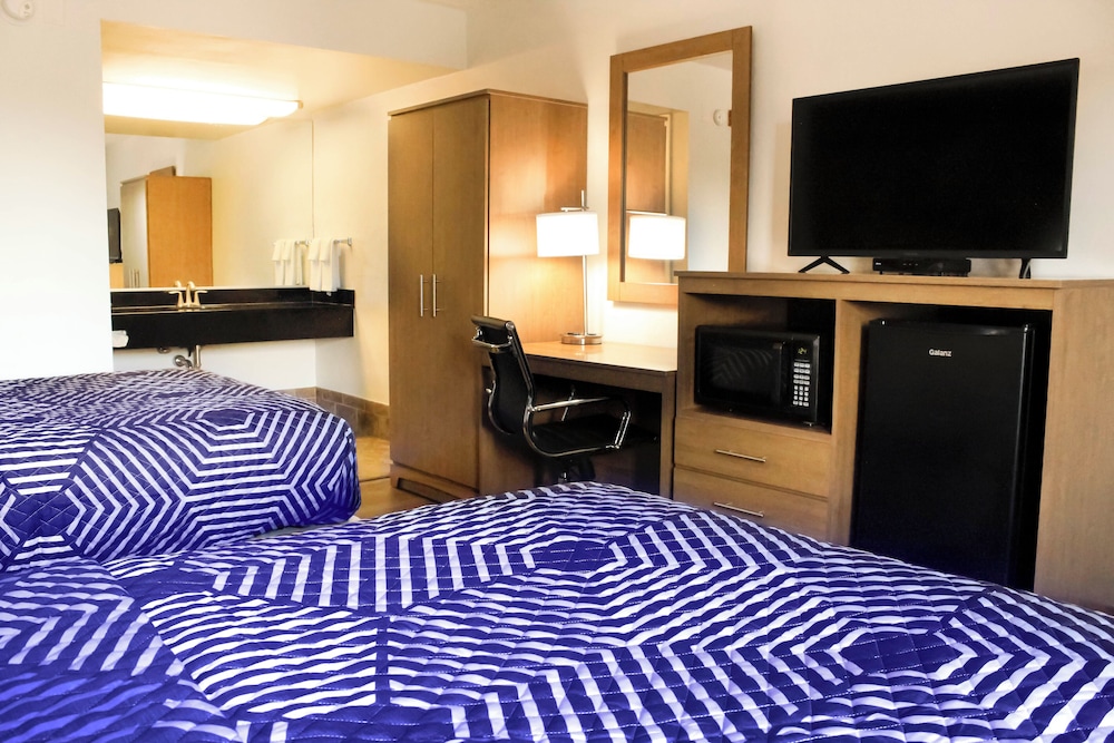 Basic Room, 2 Double Beds, Non-Smoking, Exterior Entry photo 2