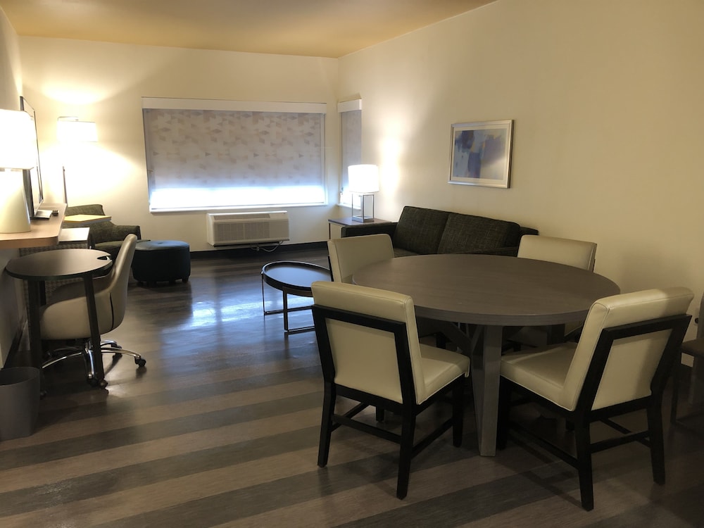 Suite, 1 Bedroom (Separate Dining Area) photo 3