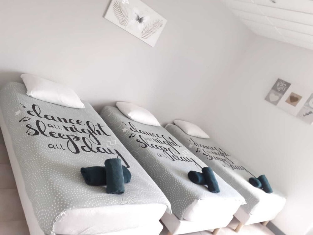 Basic Triple Room, Shared Bathroom photo 1