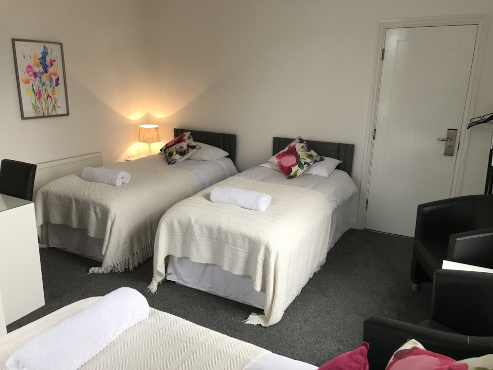 Standard Suite, Ensuite photo 1