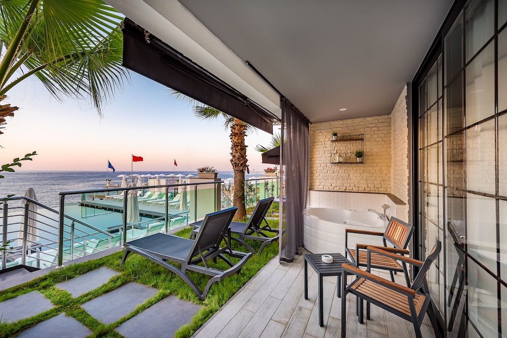 Premium Beach Front Room