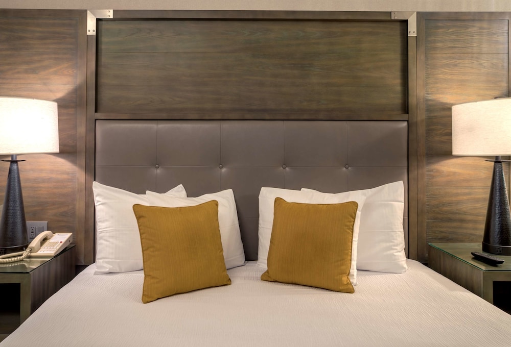 Standard Room, 1 Queen Bed, Accessible, Bathtub