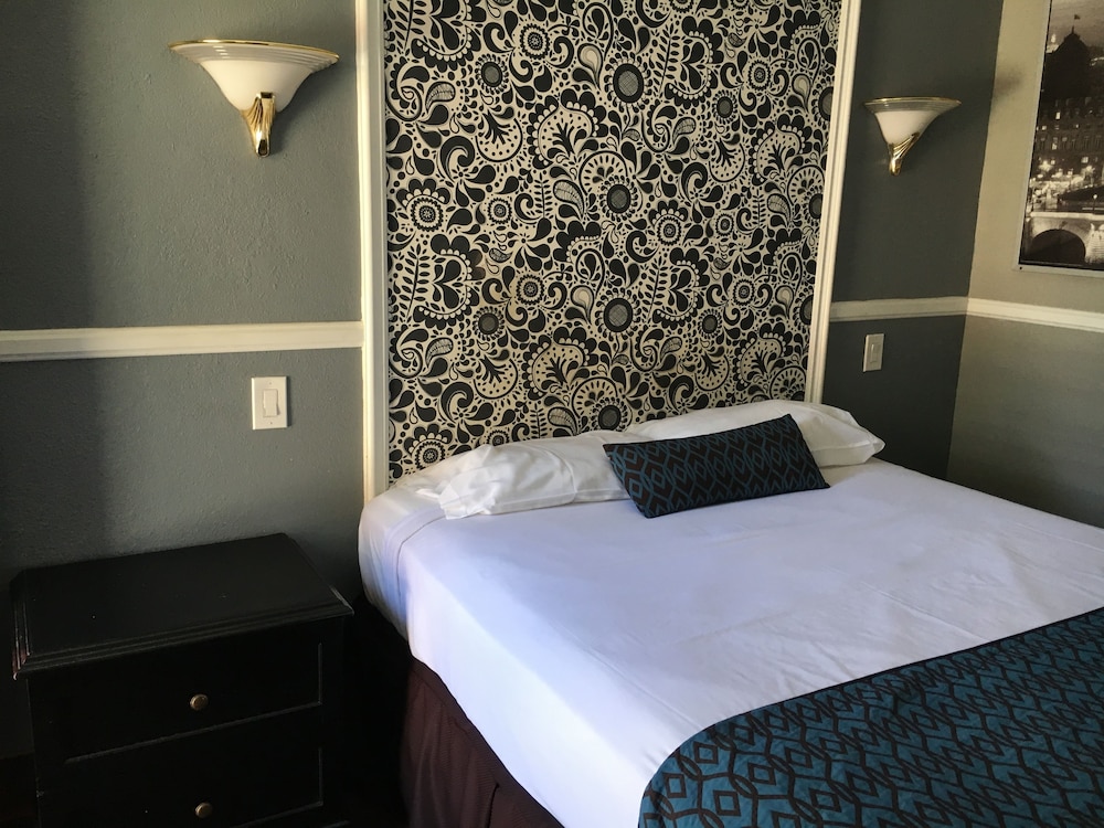 Deluxe Room, 2 Queen Beds photo 1