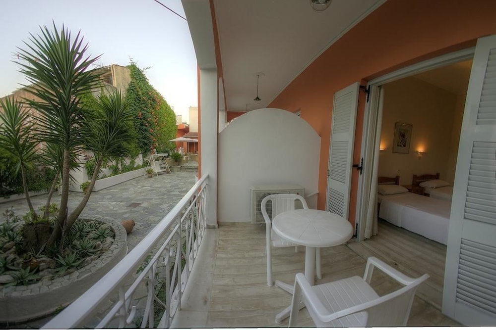 Standard Room, 1 Double Bed, Balcony photo 2