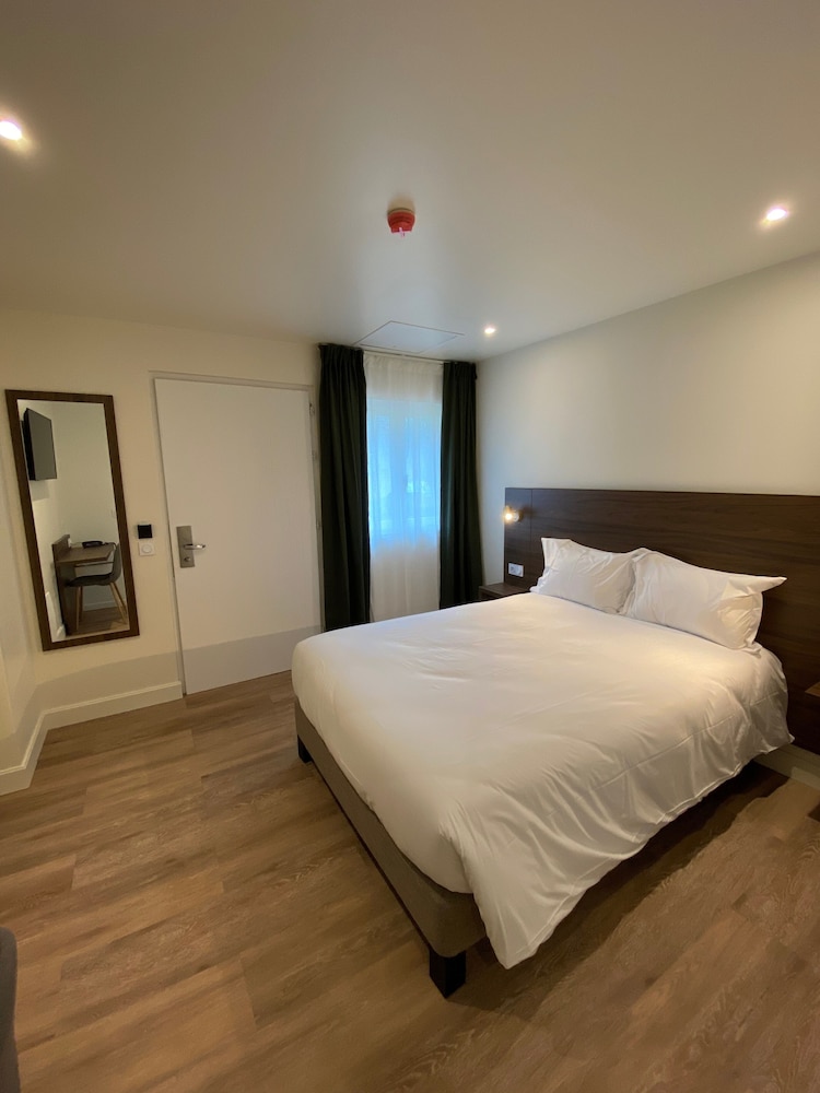Economy Double Room - Photo 9