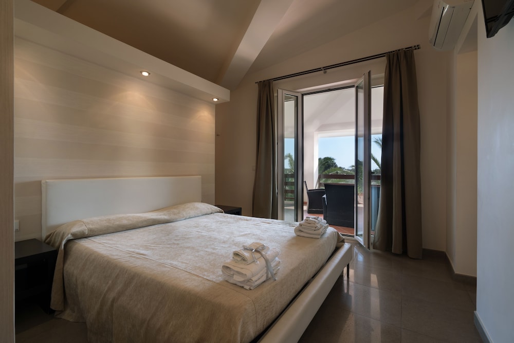 Standard Double or Twin Room photo 1
