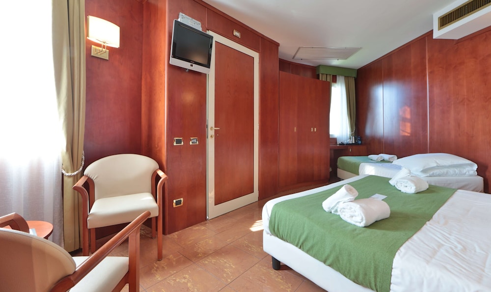 Comfort Room, Multiple Beds