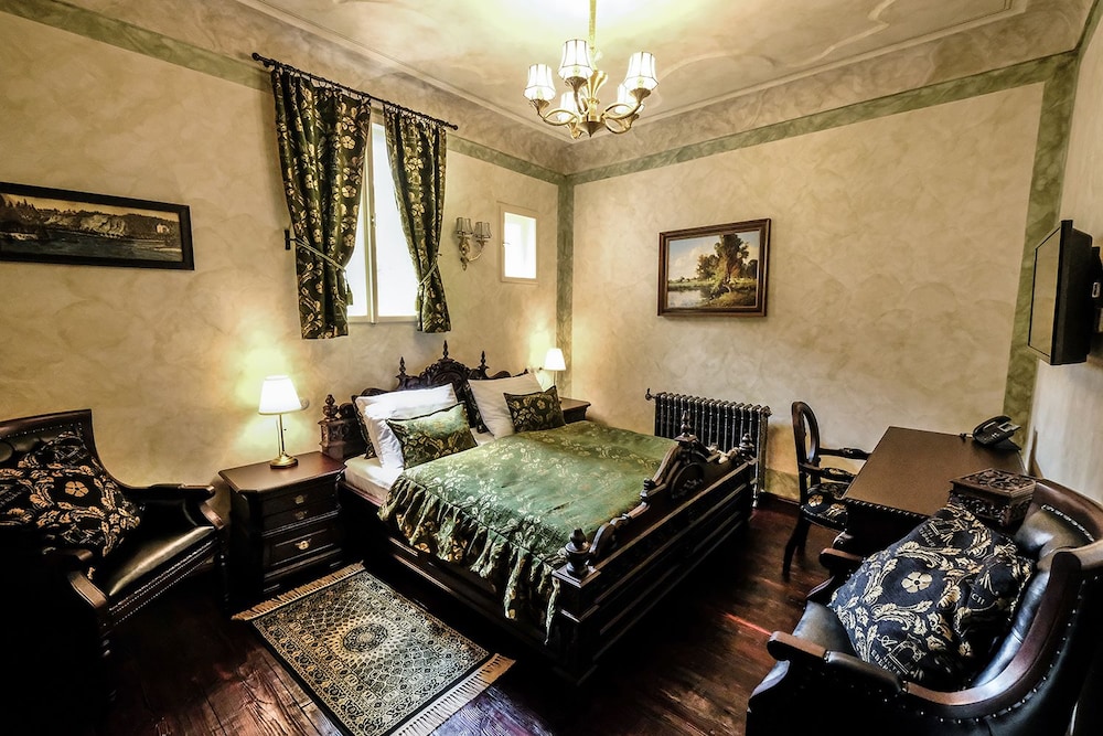 Room (Deluxe King 111)