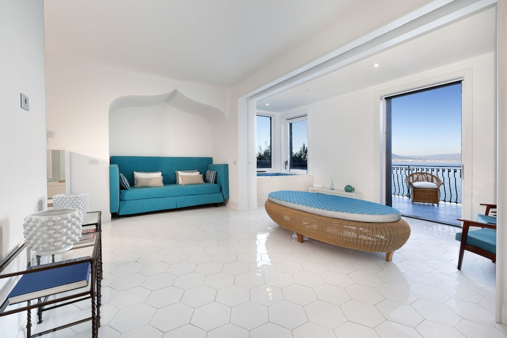 Elite Suite, Hot Tub, Sea View - Photo 3