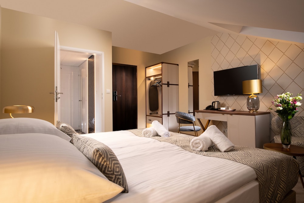 Superior Double or Twin Room - Photo 9