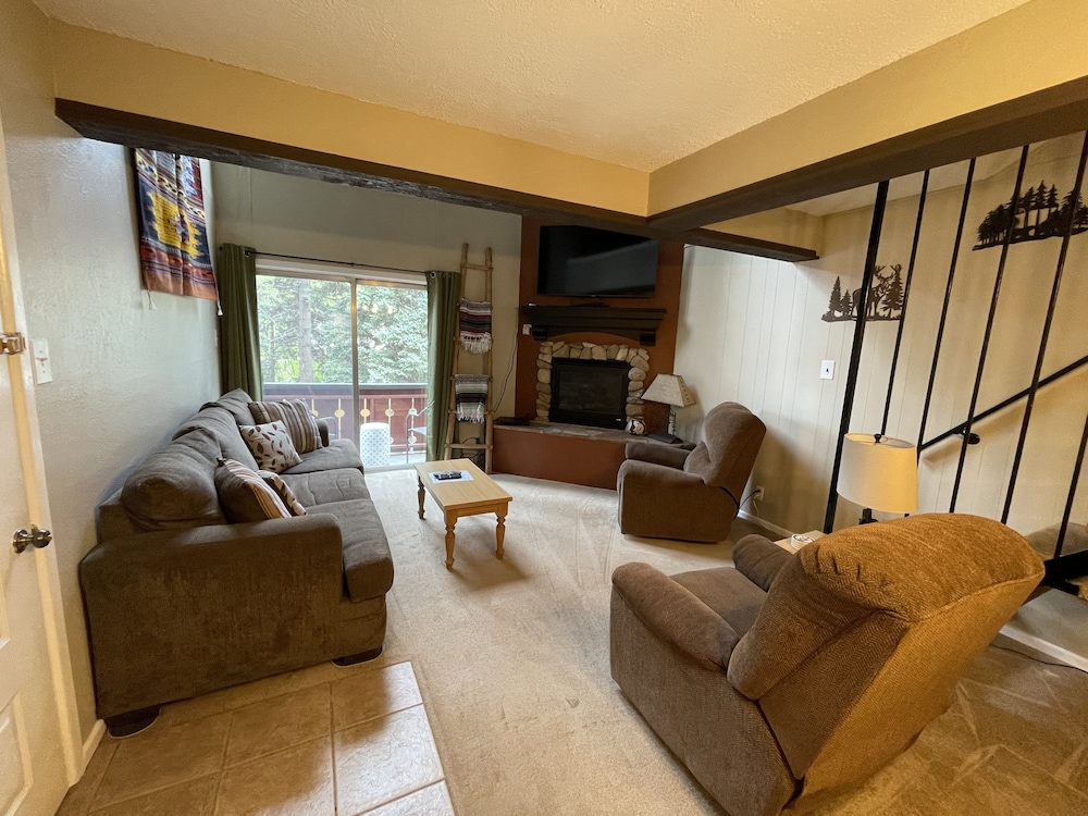 19B - 3 Bedroom Condo w/ Loft