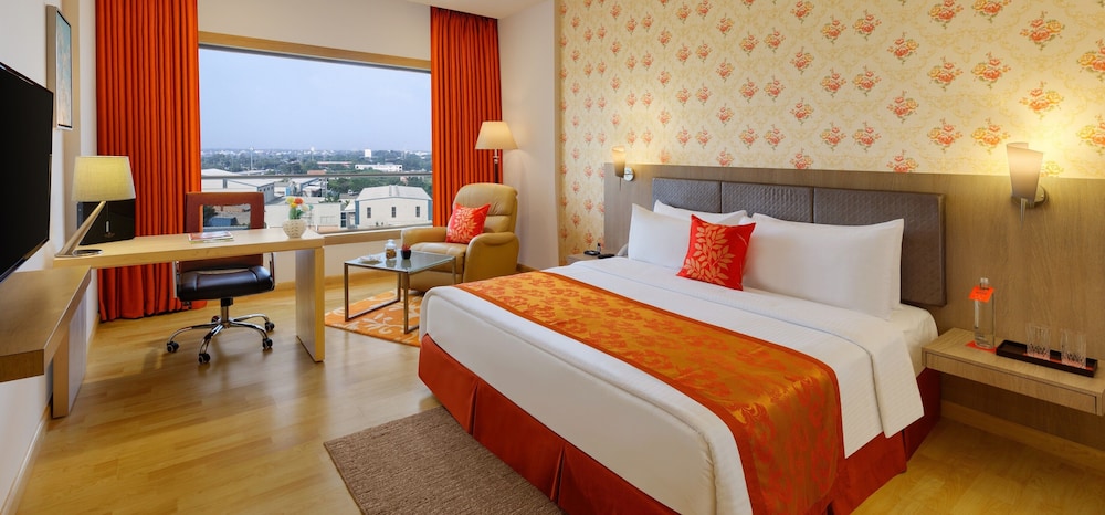 Deluxe Room, 1 King Bed (Superior Room) photo 2