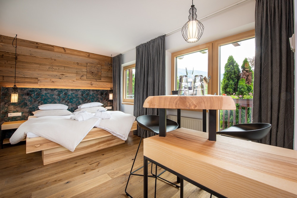 Single Room, Mountain View