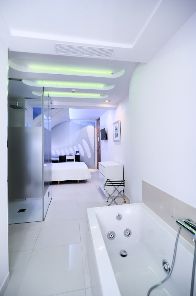 Superior Room, City View - Photo 7