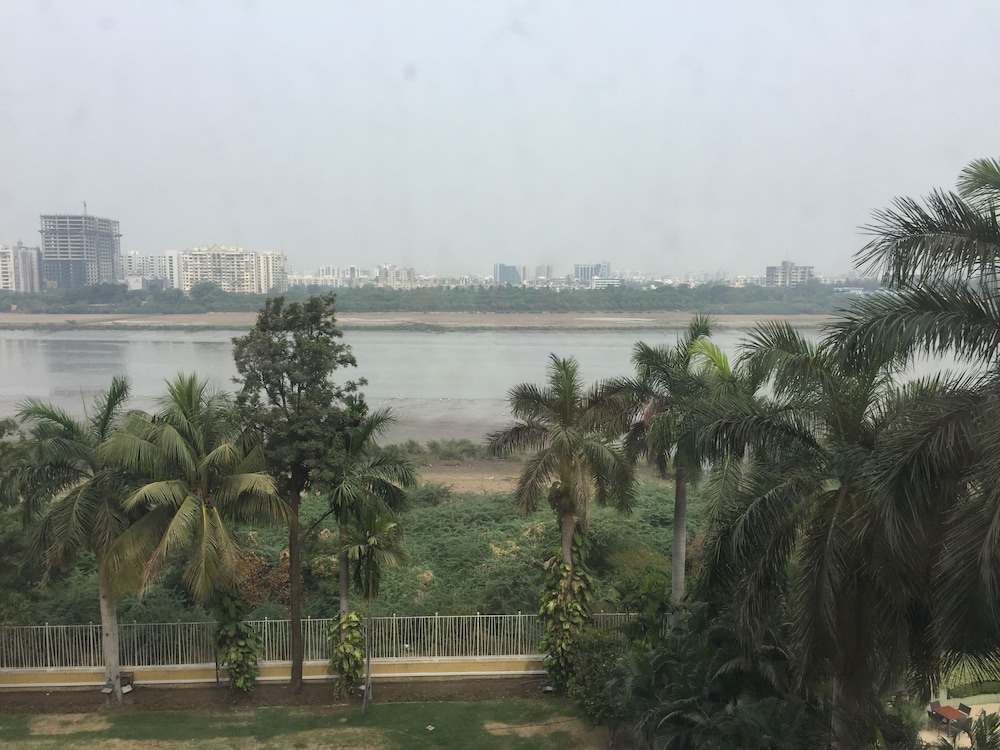 Deluxe Room, 2 Queen Beds, River View photo 2