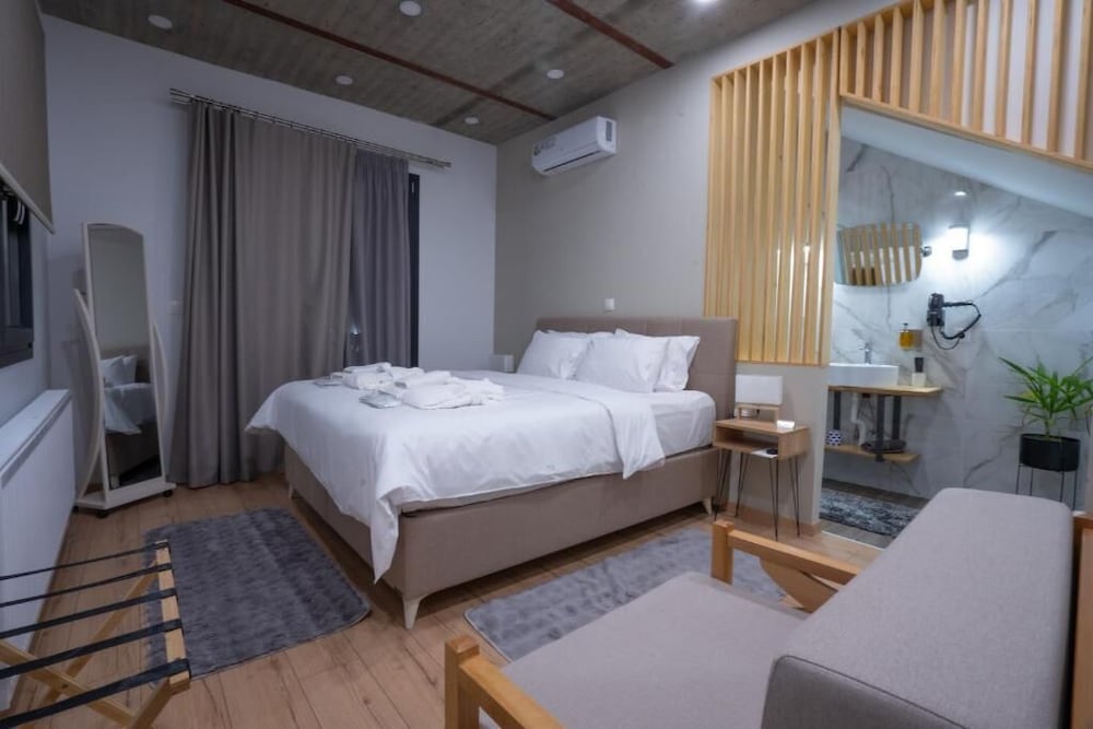 Deluxe Double Room, Courtyard View