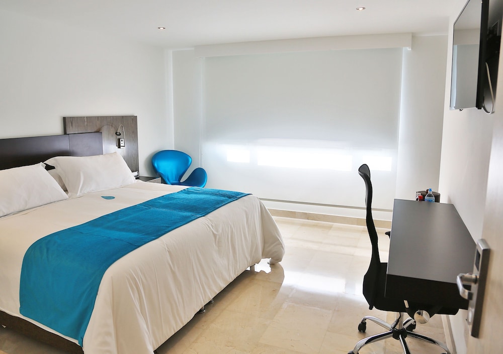 Superior Room, 1 King Bed photo 3