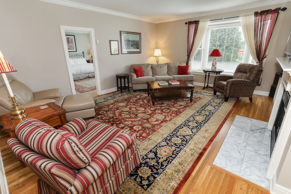 Executive Suite, 1 King Bed, Accessible, Golf View photo 3