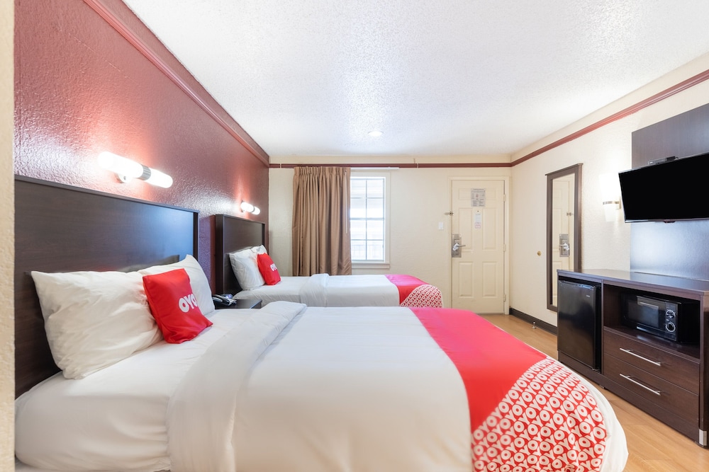Room, 2 Double Beds photo 3