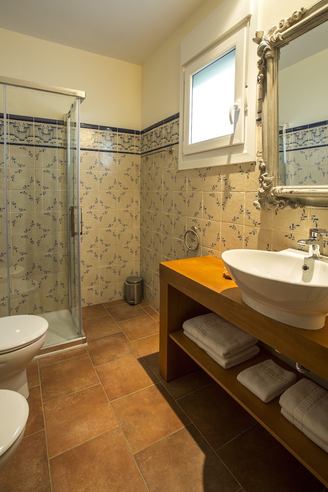 Double or Twin Room, 1 Queen Bed, Terrace photo 3