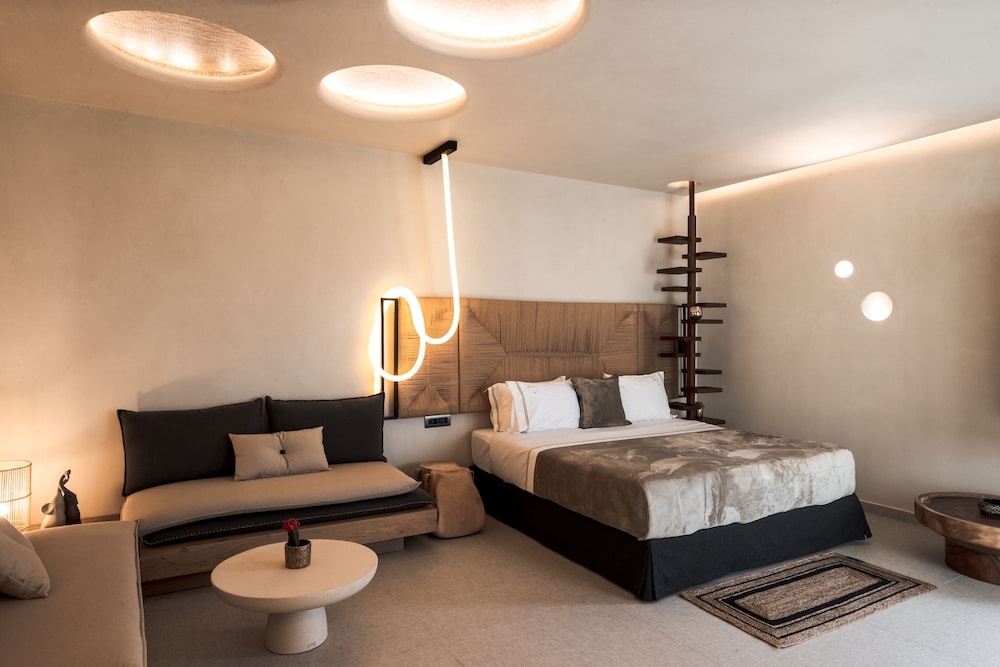 Brilliant Topaz Suite with private heated pool