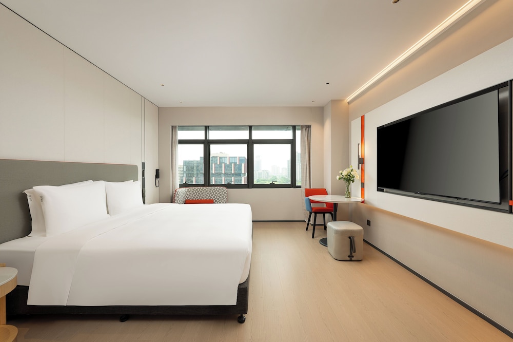 1 King Standard Extra Floor Space