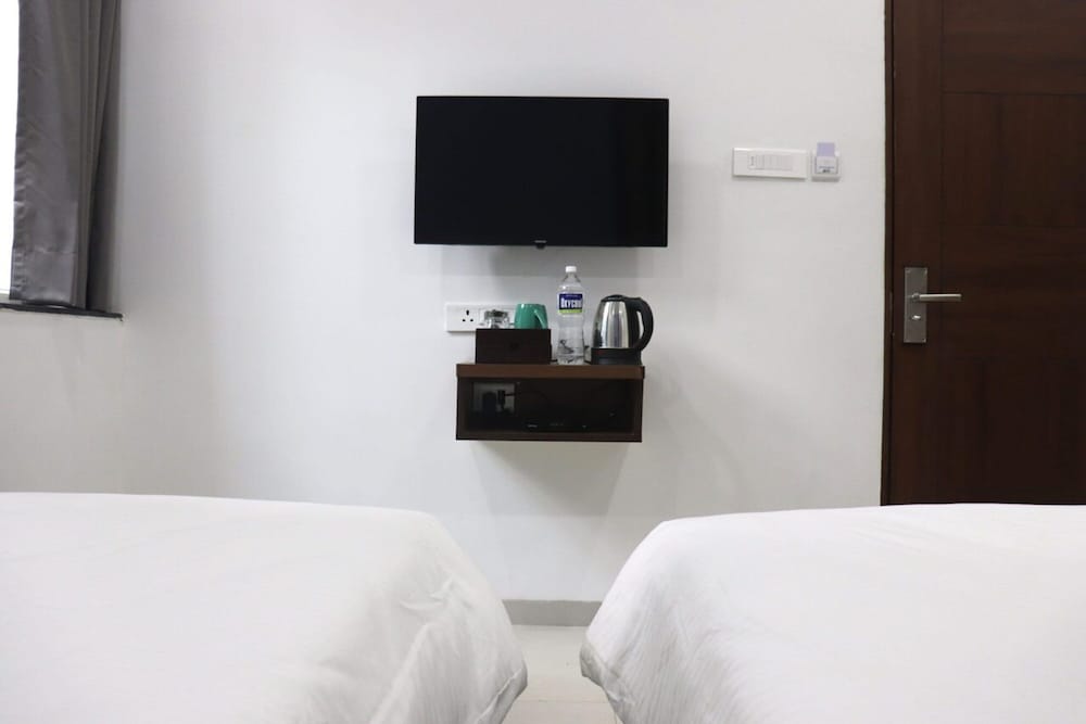 Standard Twin Room - Photo 3