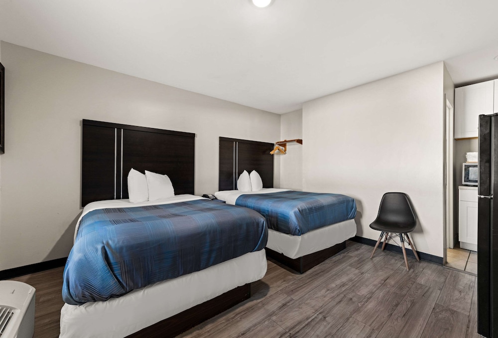 Standard Room, 2 Double Beds, Non Smoking - Photo 1