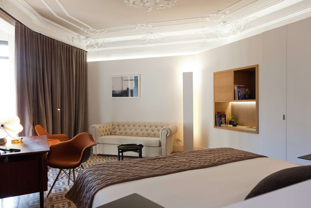 Suite (Dream/Modernist Suite)