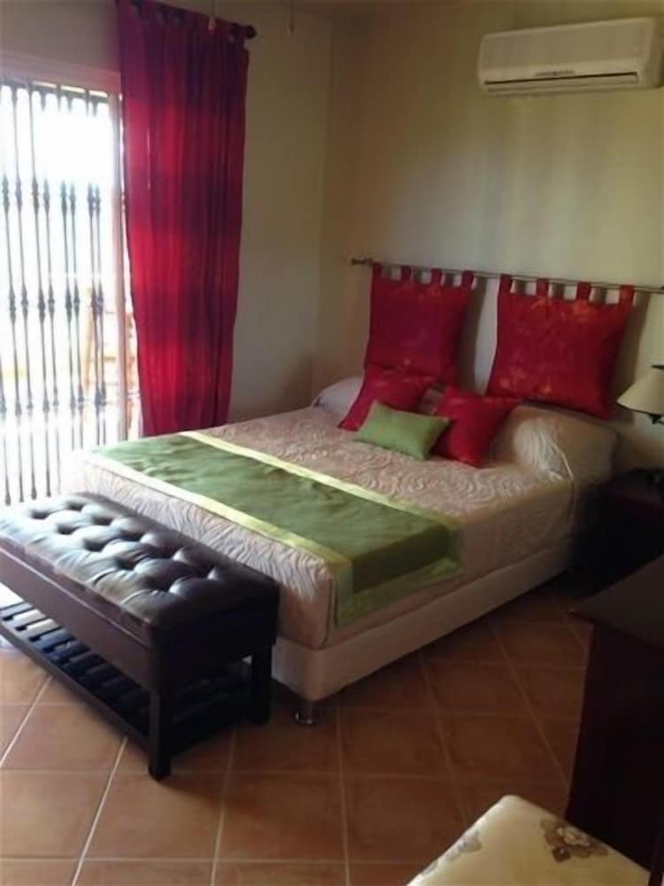 Queen Room photo 2
