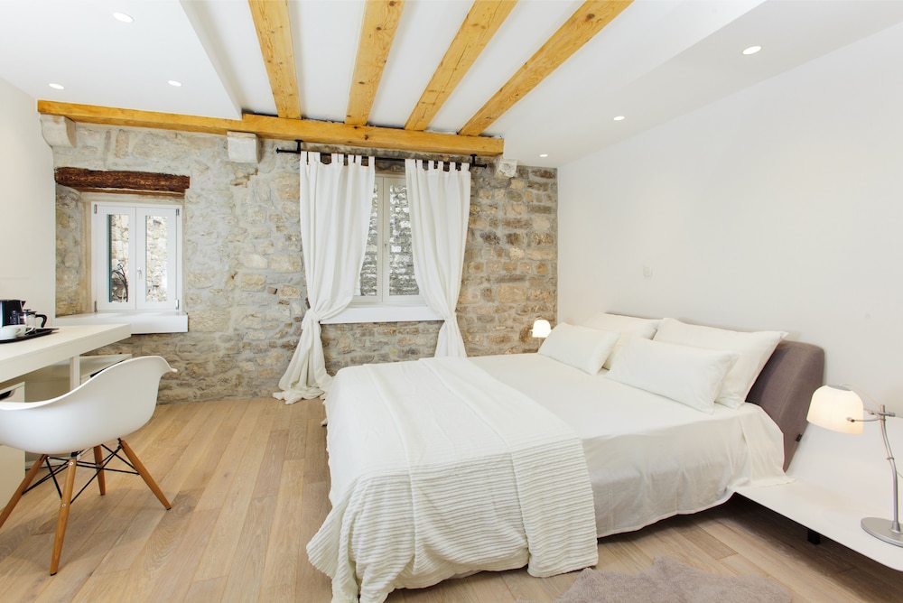 Delux Double Room 1, City view photo 1