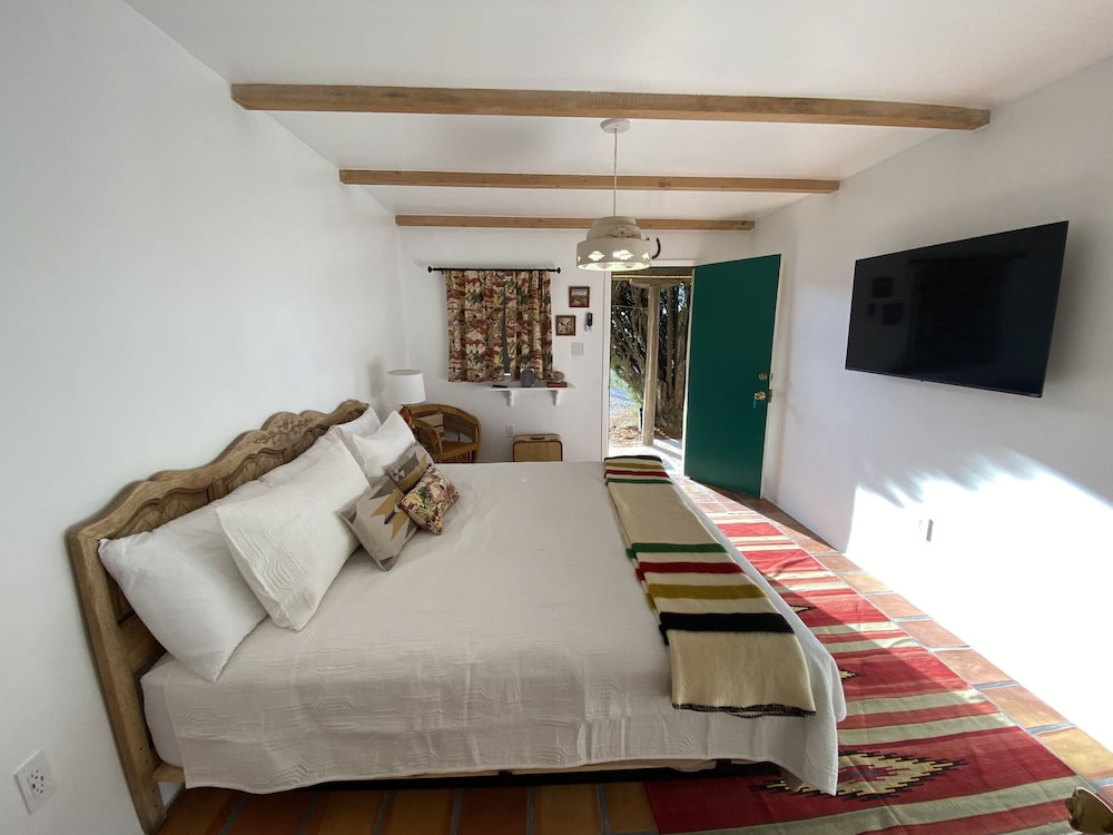 Traditional Room, 1 King Bed photo 2