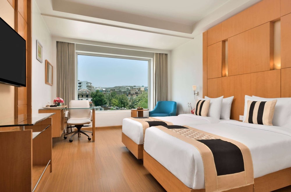 Twin Beds Deluxe Room (NON SMOKING) - Photo 4