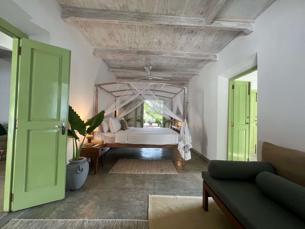 Deluxe Double Room, Bathtub, Pool View