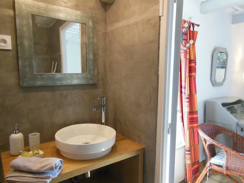 Double Room (Clement Vi) photo 2