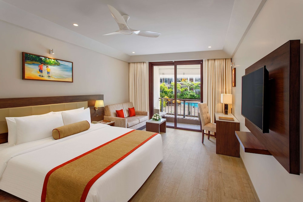 Deluxe Double Room, Balcony, Pool View - Photo 1