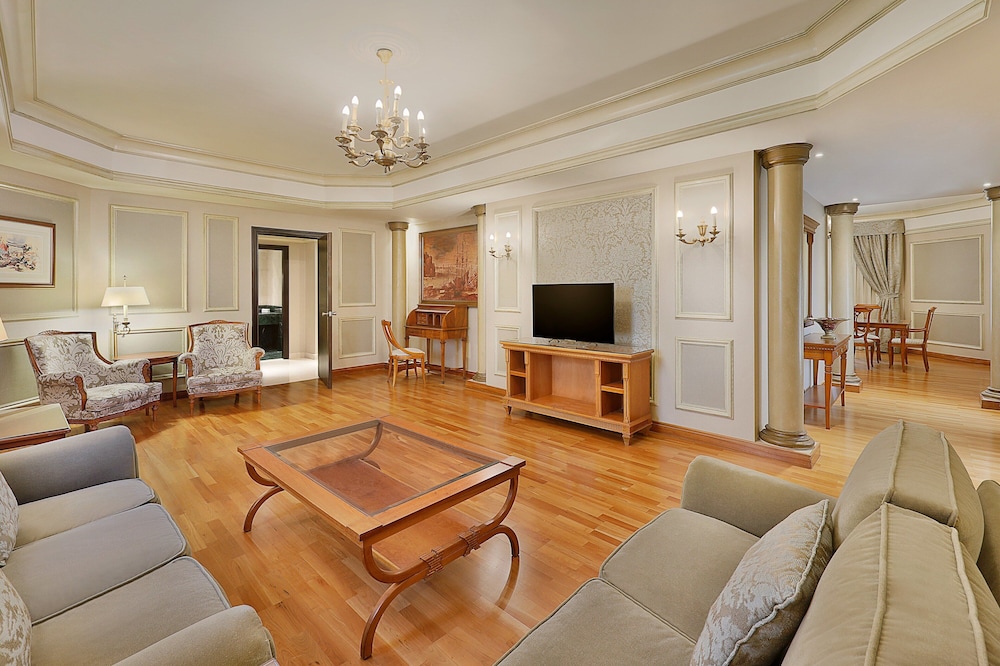 Royal Suite, 1 King Bed, Tower