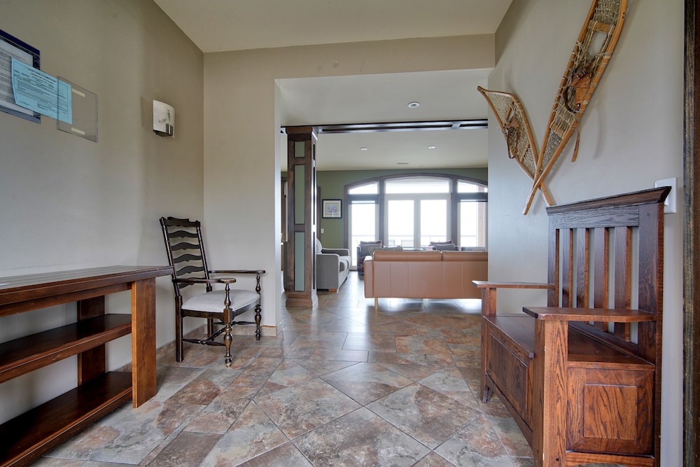 Chalet, 4 Bedrooms, Beachfront (BV 10 - Aqua Center, No Pool Access) photo 1