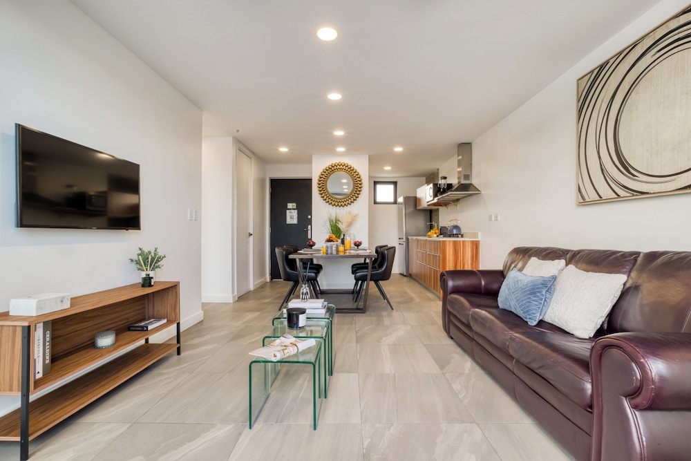 Master Apartment with Balcony photo 1