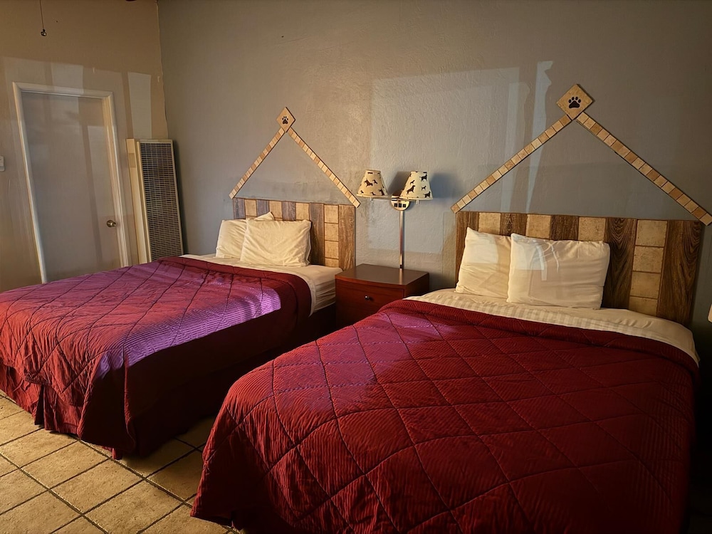 2 Queen size bed Room photo 1