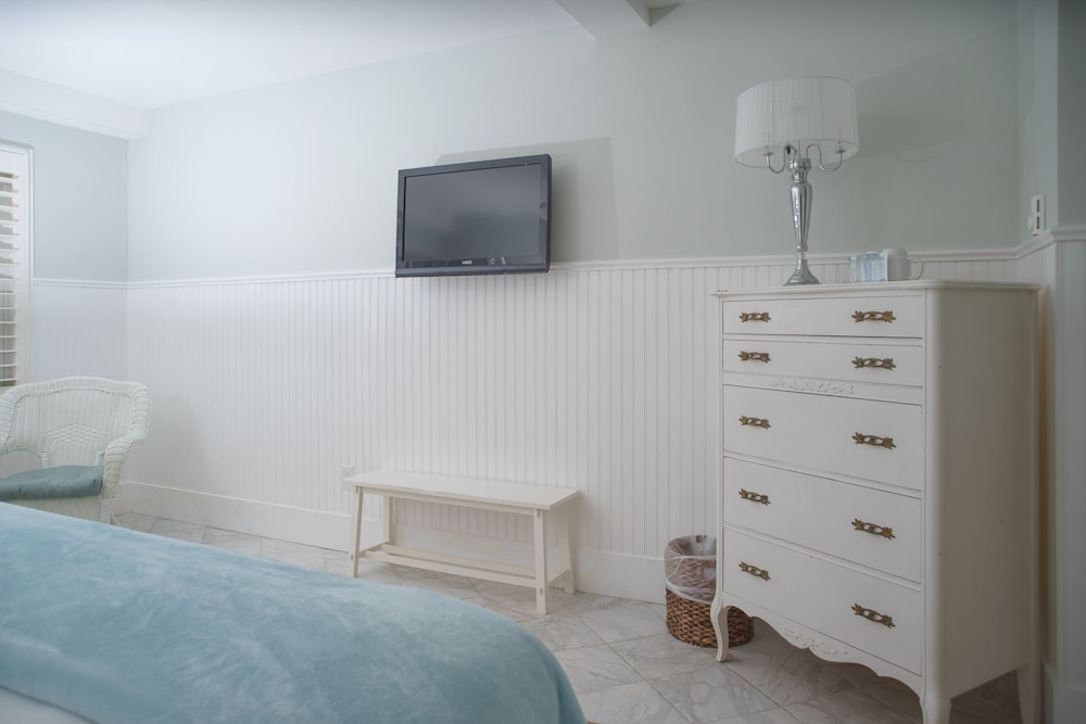 Studio, 1 King Bed, Ocean View photo 2