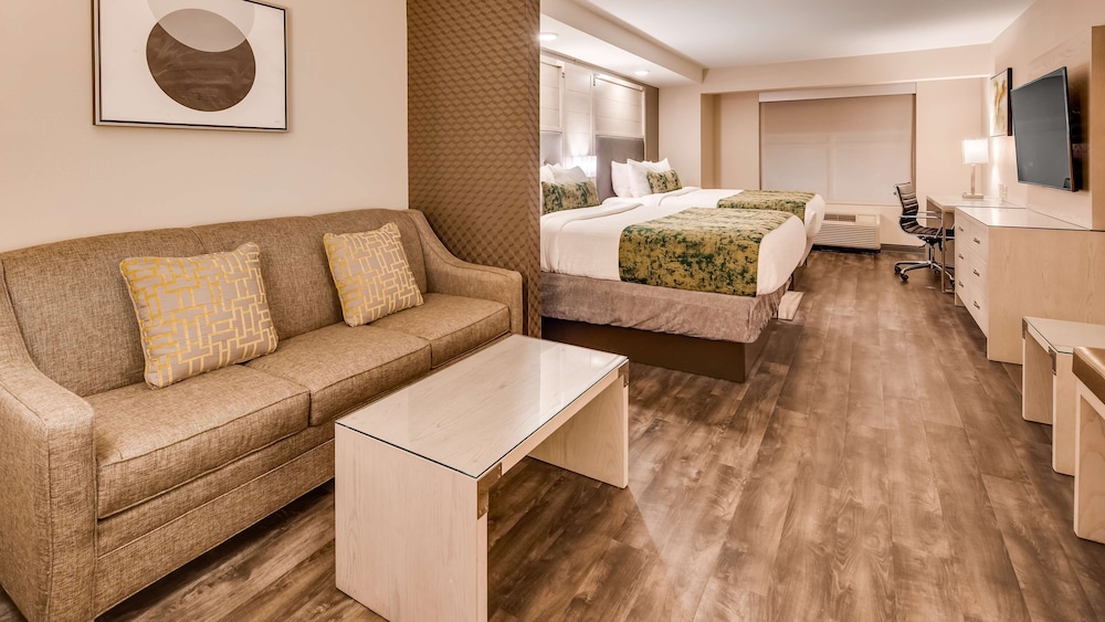 Suite, 2 Queen Beds, Non Smoking, Refrigerator & Microwave (with Sofabed) - Photo 1